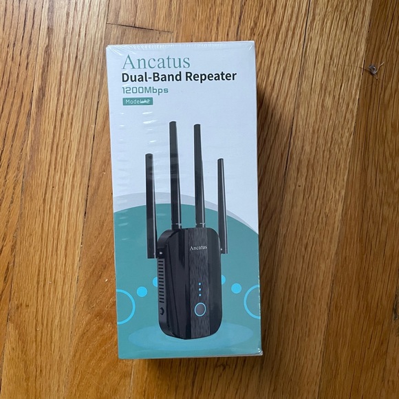 WiFi Extender AC1200 1200 sq.ft. 25Devices 1200Mbp - Picture 6 of 6